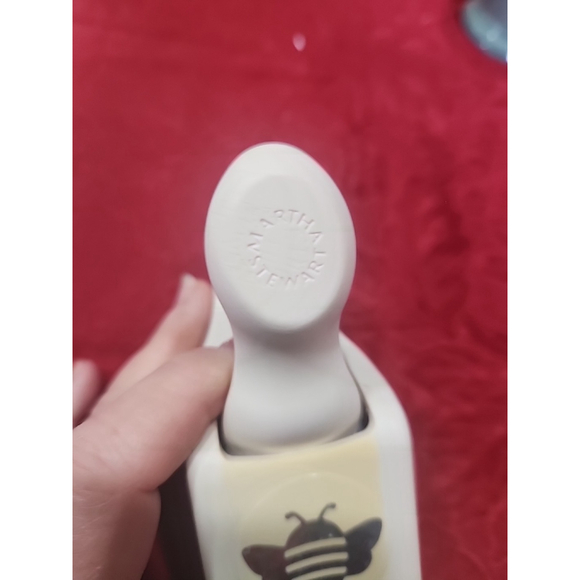 DISCONT. Martha Stewart BUMBLE BEE Single Honey Insect Craft Paper Punch,Used - Picture 3 of 6